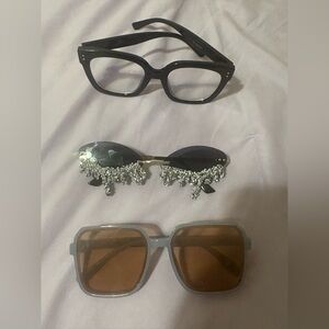 Elegant Black and Gold Sunglasses.